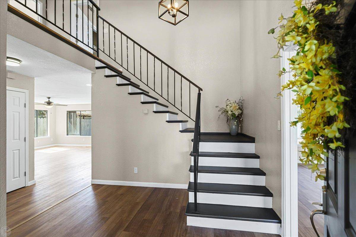 Manteca, CA 95337,1203 Countryside LN