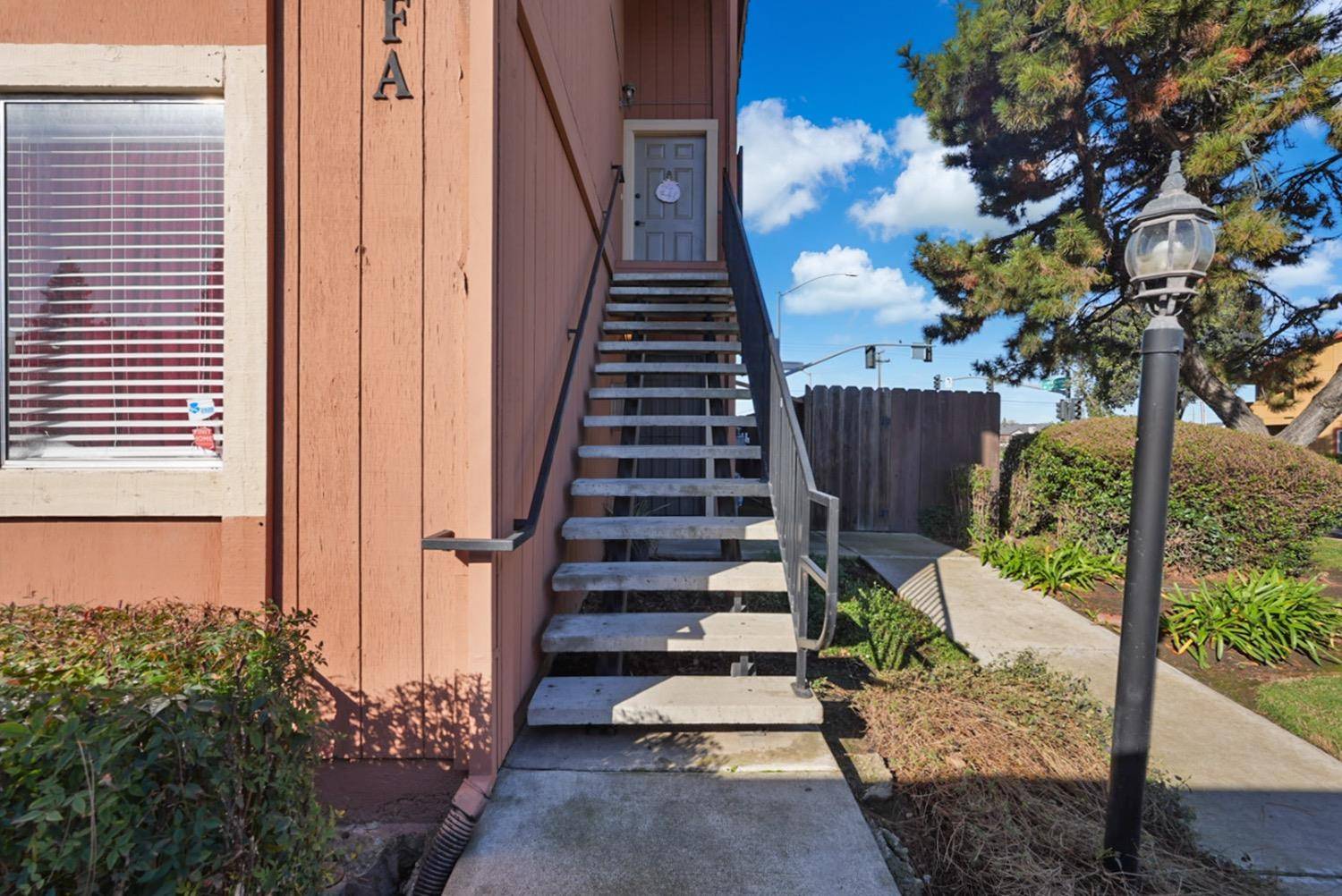Manteca, CA 95337,495 Cherry LN #F