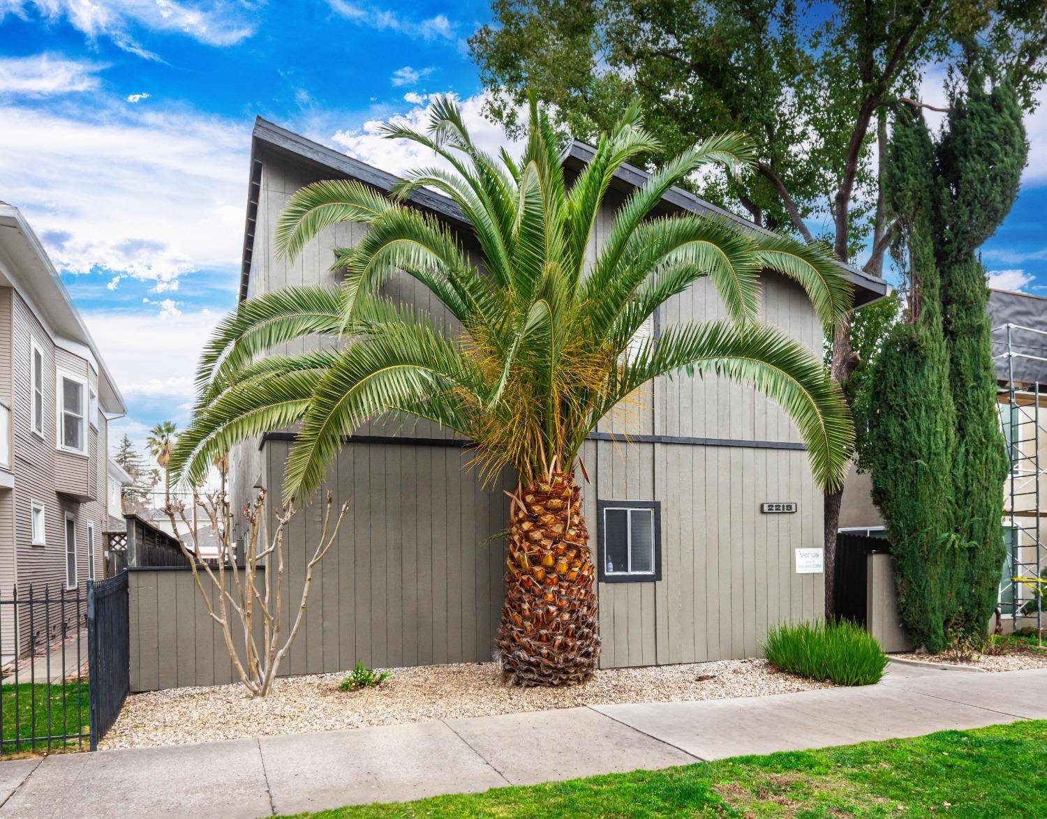 Sacramento, CA 95816,2219 P ST