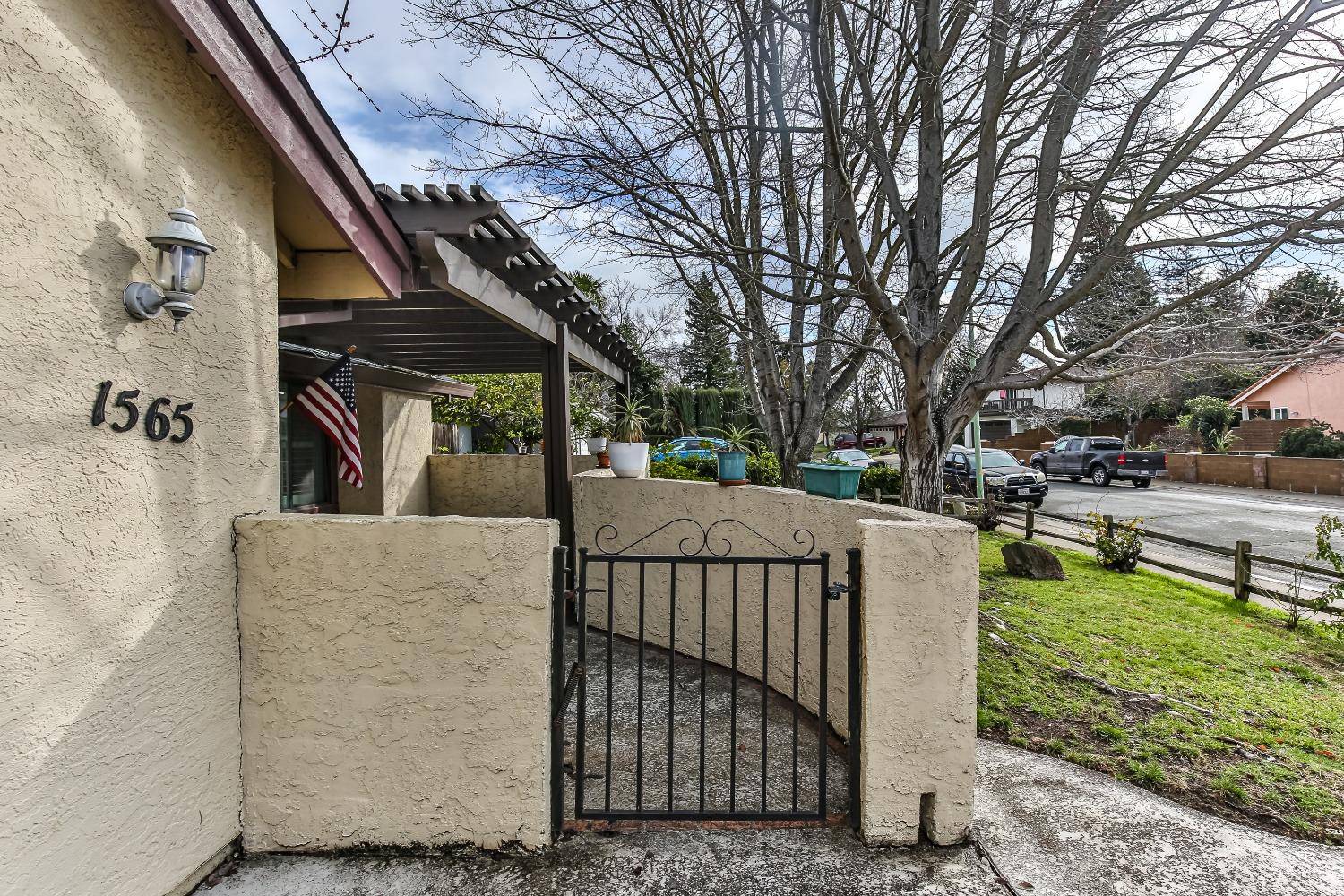 Sacramento, CA 95833,1565 Woodland Oaks WAY