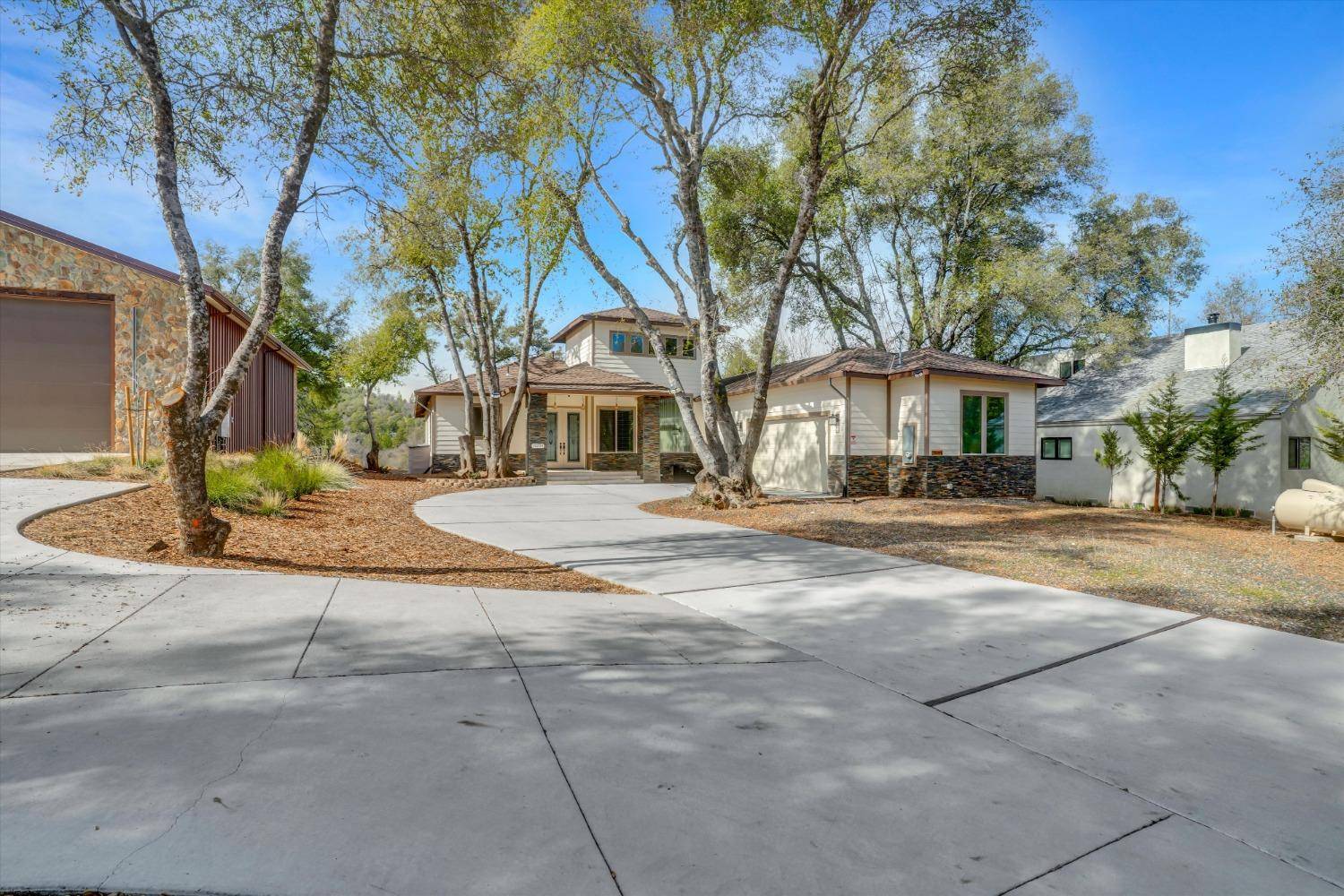 Groveland, CA 95321,19294 Oak Grove CIR