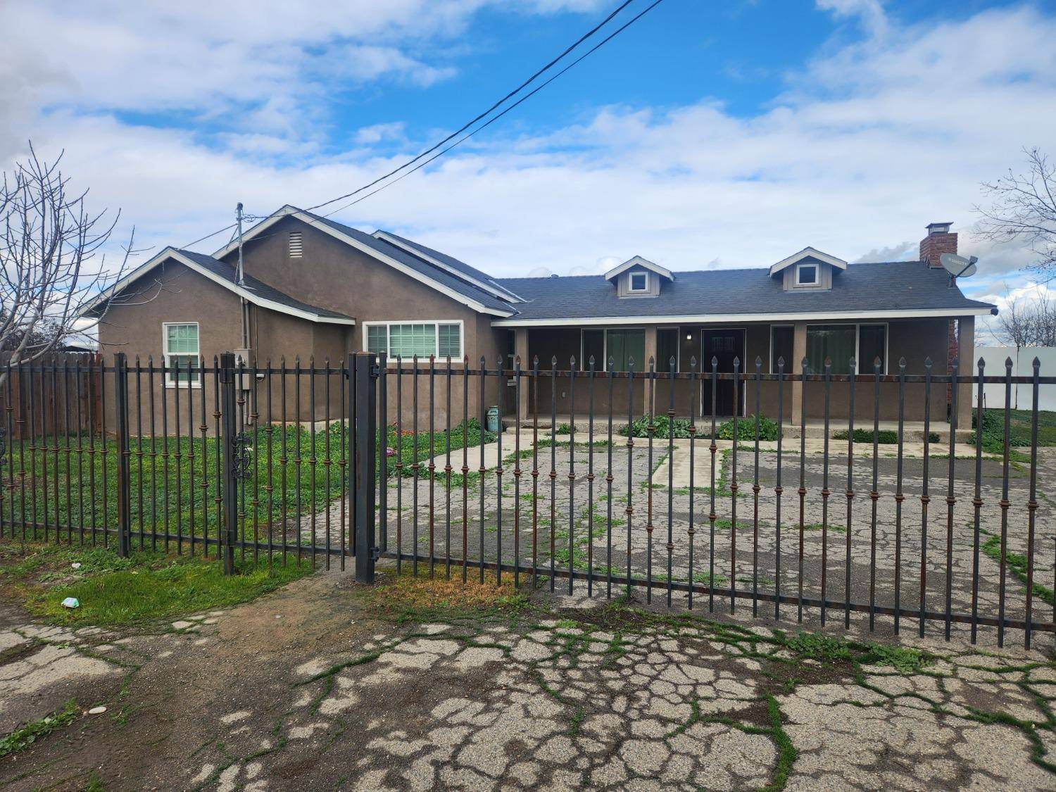 Newman, CA 95360,631 E Stuhr