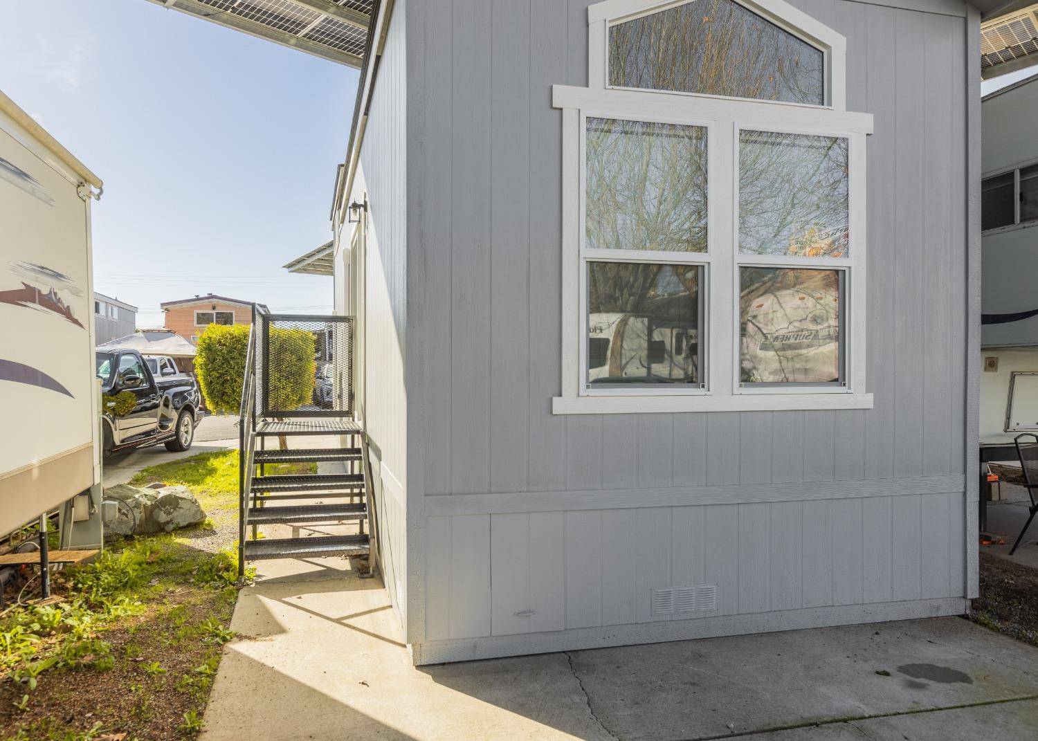 Gilroy, CA 95020,5878 Garlic Farms DR #69