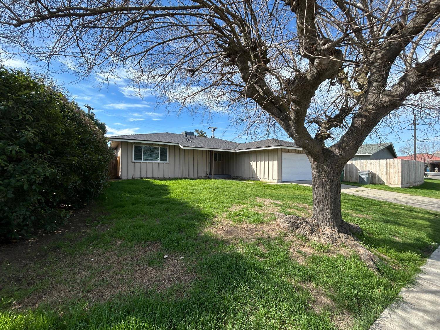 Los Banos, CA 93635,1445 Hawthorne DR