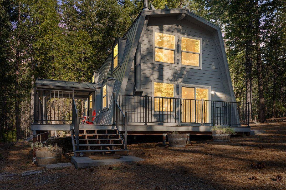 Nevada City, CA 95959,21270 Pine Needle LN