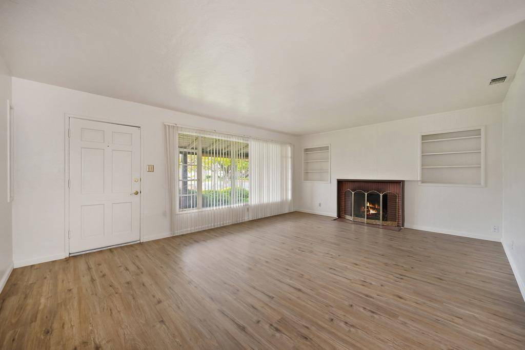 Sacramento, CA 95825,2442 Meadowbrook RD