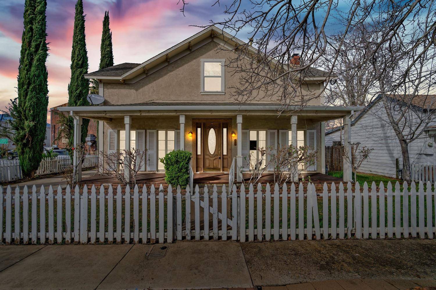 Ione, CA 95640,17 E Jackson St.
