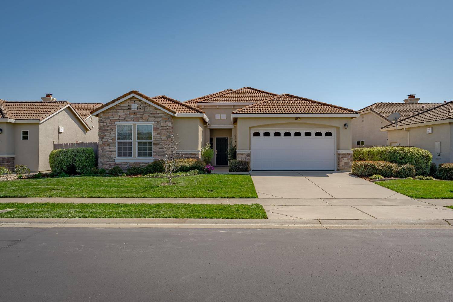 El Dorado Hills, CA 95762,3217 Four Seasons DR