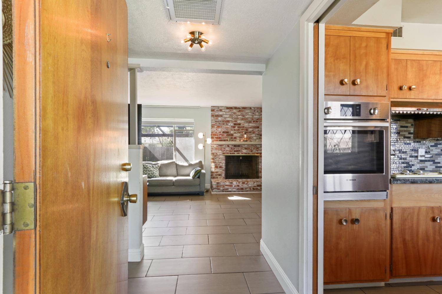Sacramento, CA 95831,6556 Fordham WAY