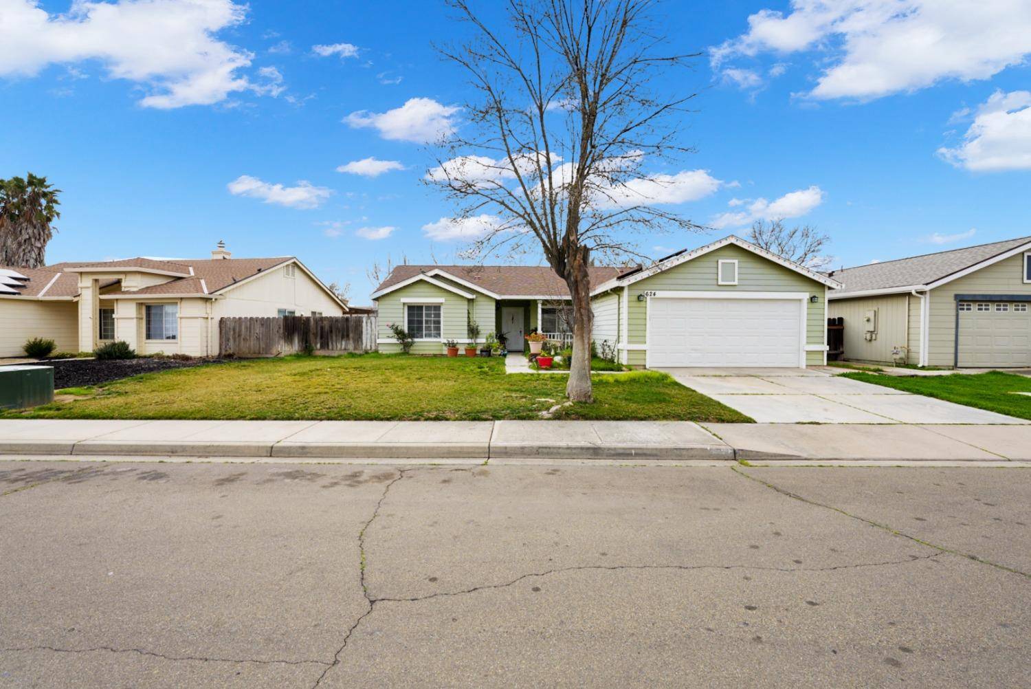 Newman, CA 95360,624 Lady Slipper LN