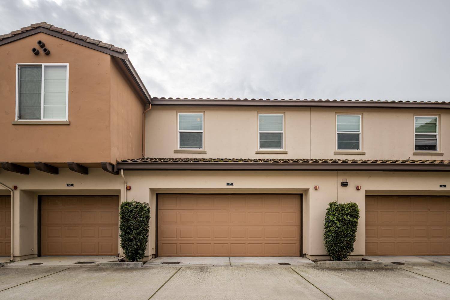 West Sacramento, CA 95605,410 Regatta LN #103