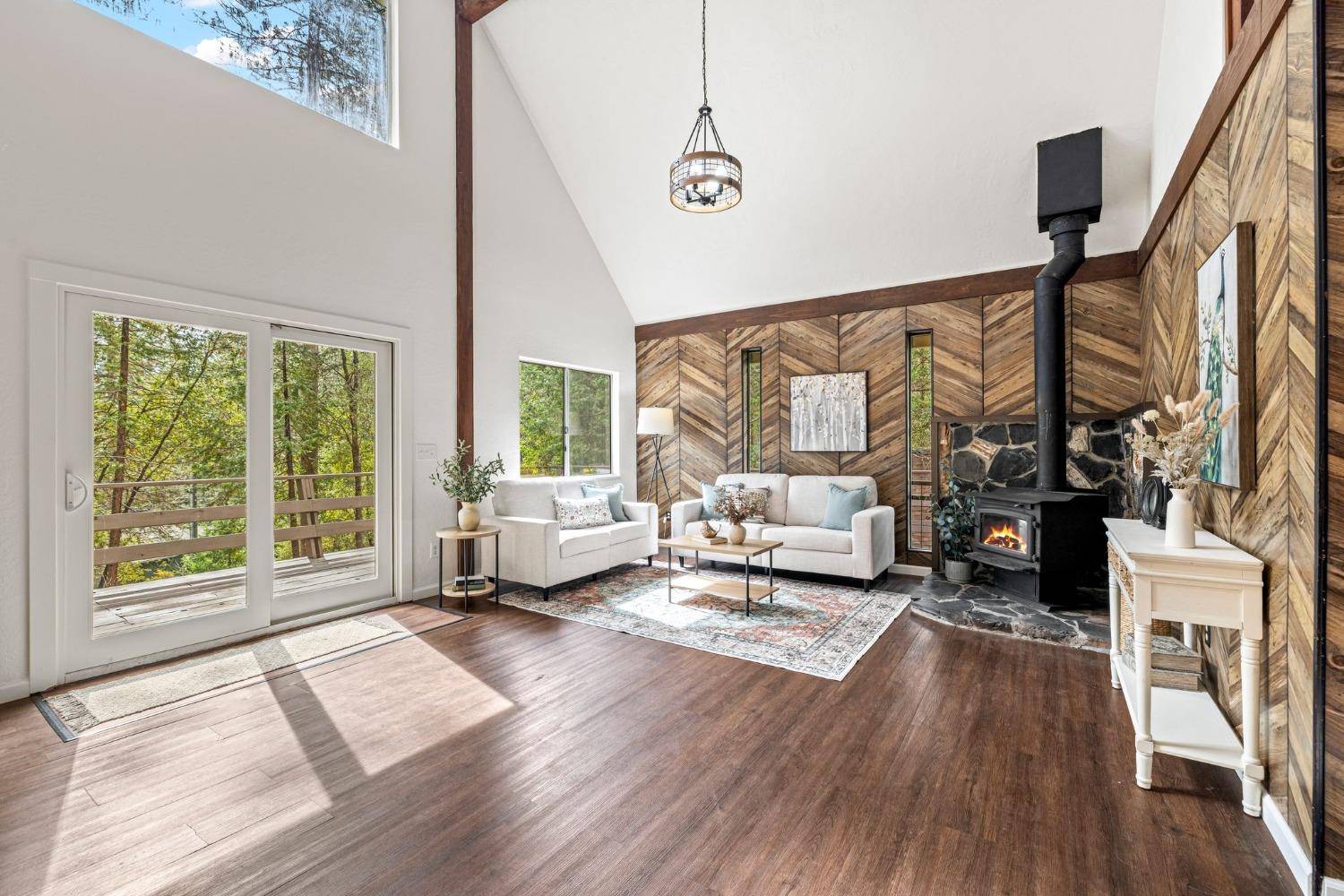 Nevada City, CA 95959,15994 Mountain View DR