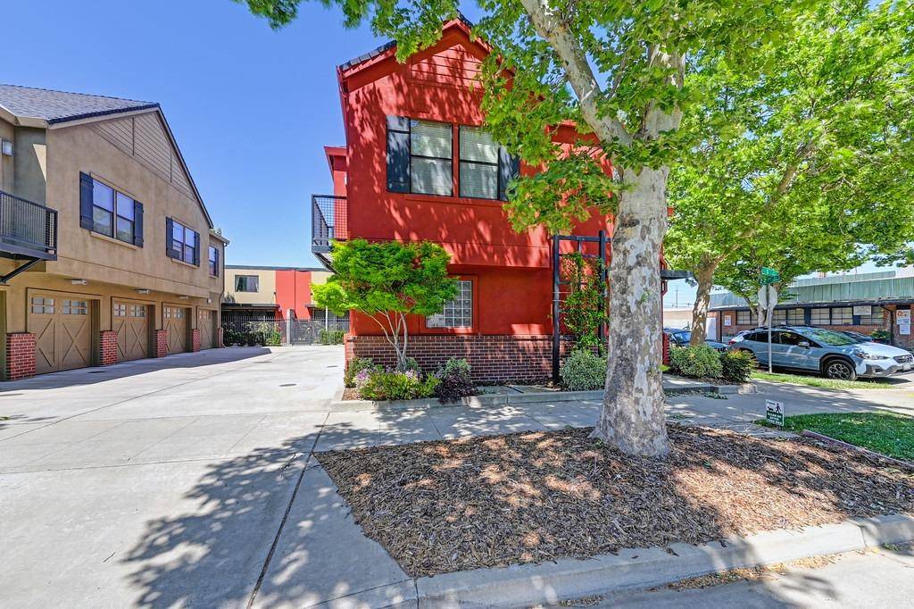 Sacramento, CA 95816,2117 S ST #208