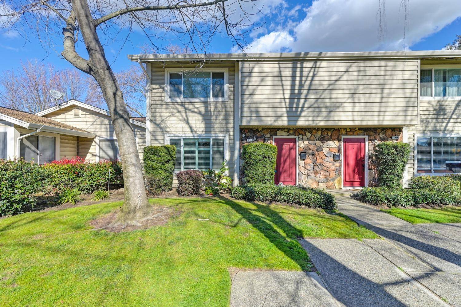 Sacramento, CA 95826,8303 La Riviera DR