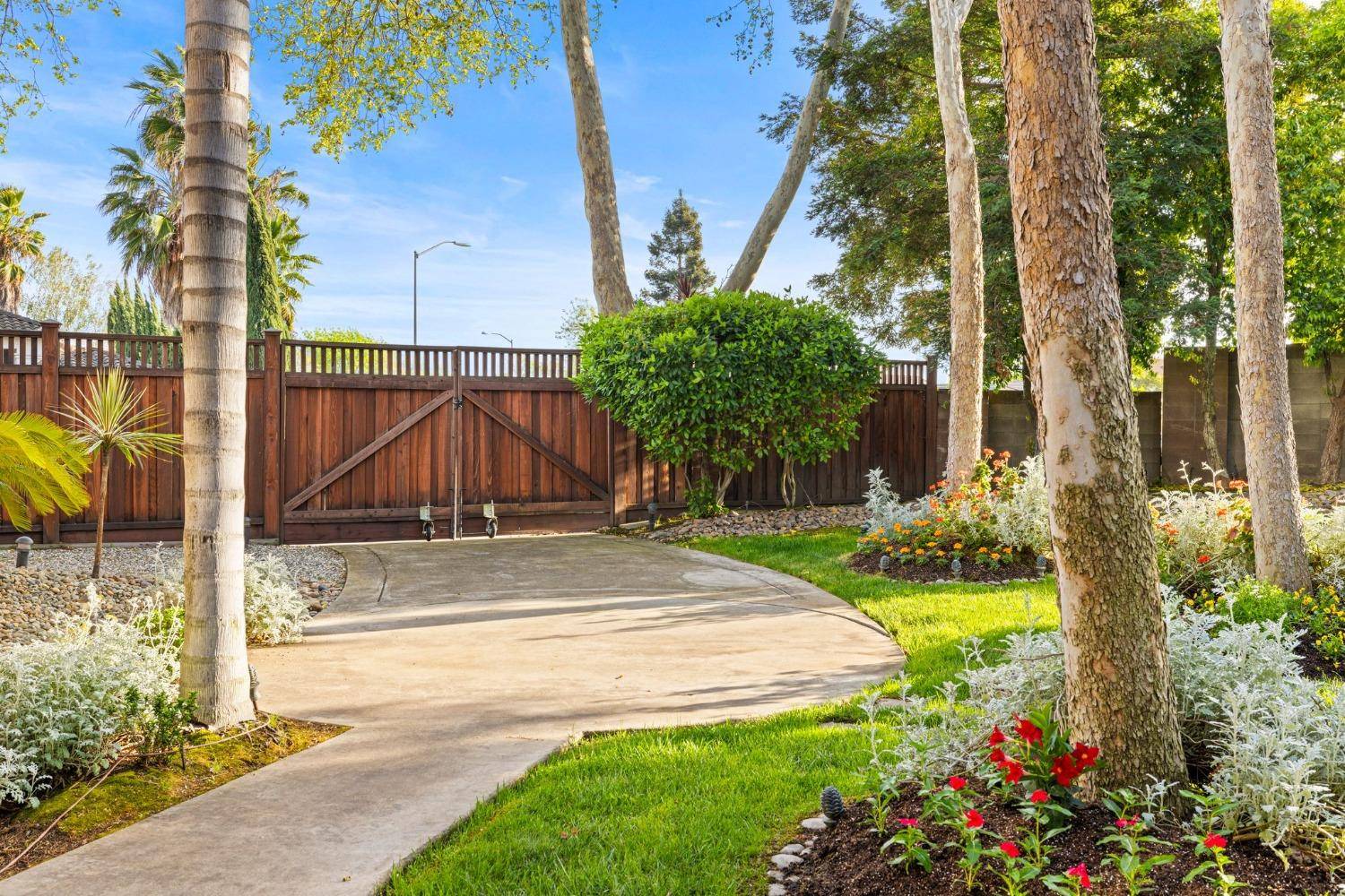 Galt, CA 95632,982 Whitford CT