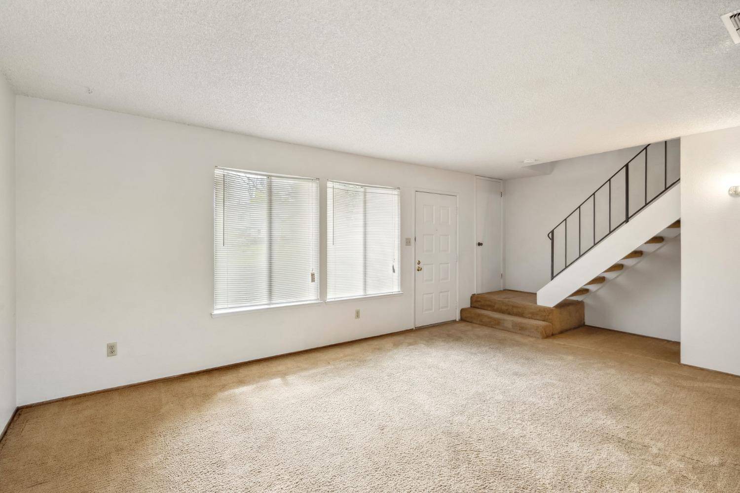 Sacramento, CA 95826,8908 Lanier WAY #C