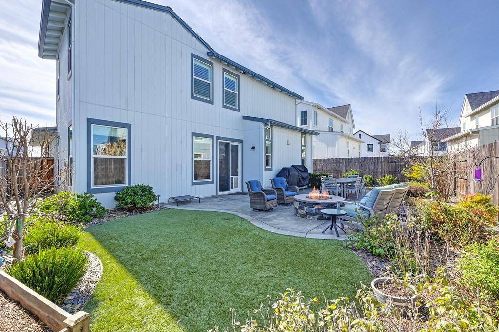 Folsom, CA 95630,927 Farmhouse WAY