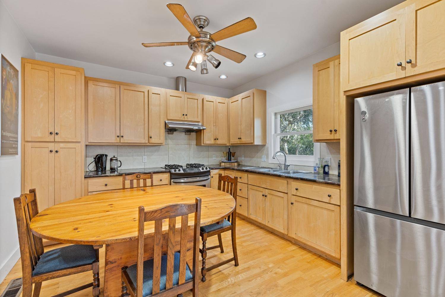 Davis, CA 95616,623 E ST