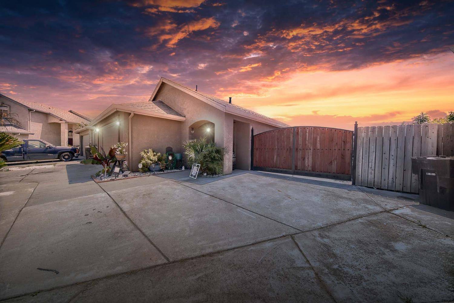 Riverbank, CA 95367,5471 Greenoaks DR