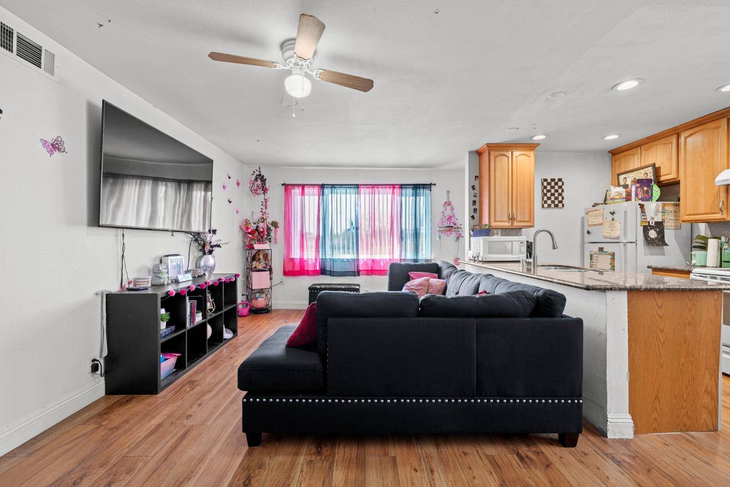 Sacramento, CA 95823,7328 Franklin BLVD #4