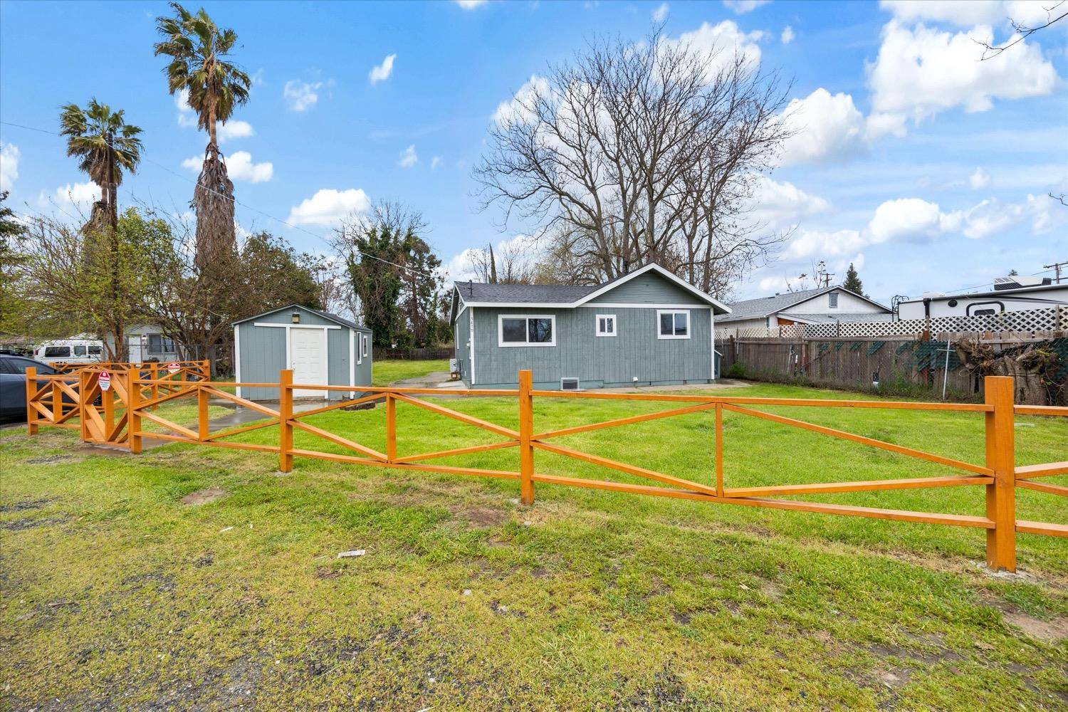 Olivehurst, CA 95961,5879 Riverside DR #A