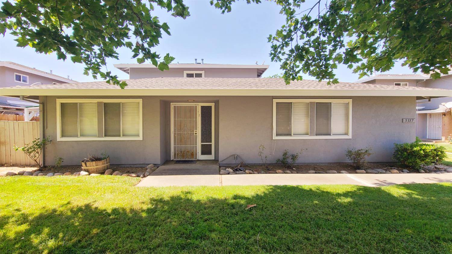 Carmichael, CA 95608,5317 Manzanita AVE #1