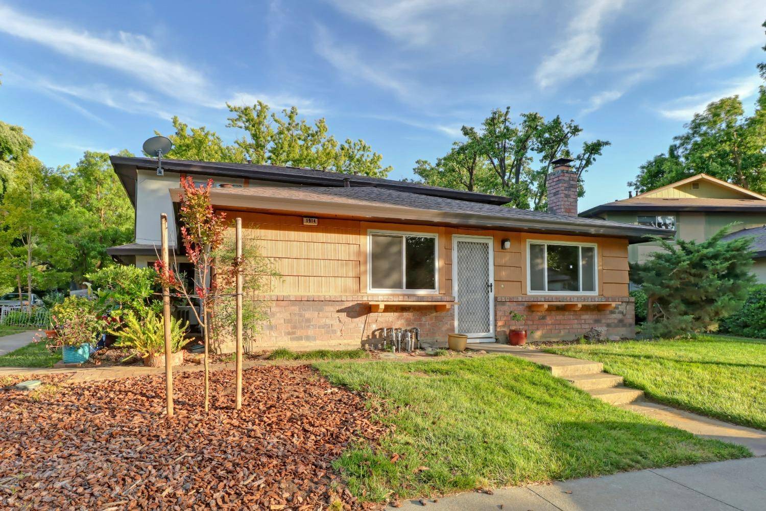Davis, CA 95618,1914 El Paso AVE #1