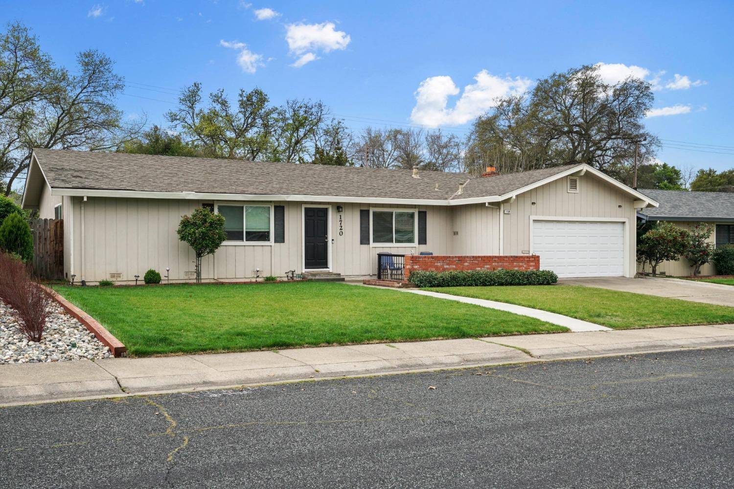 Roseville, CA 95661,1720 Russell WAY