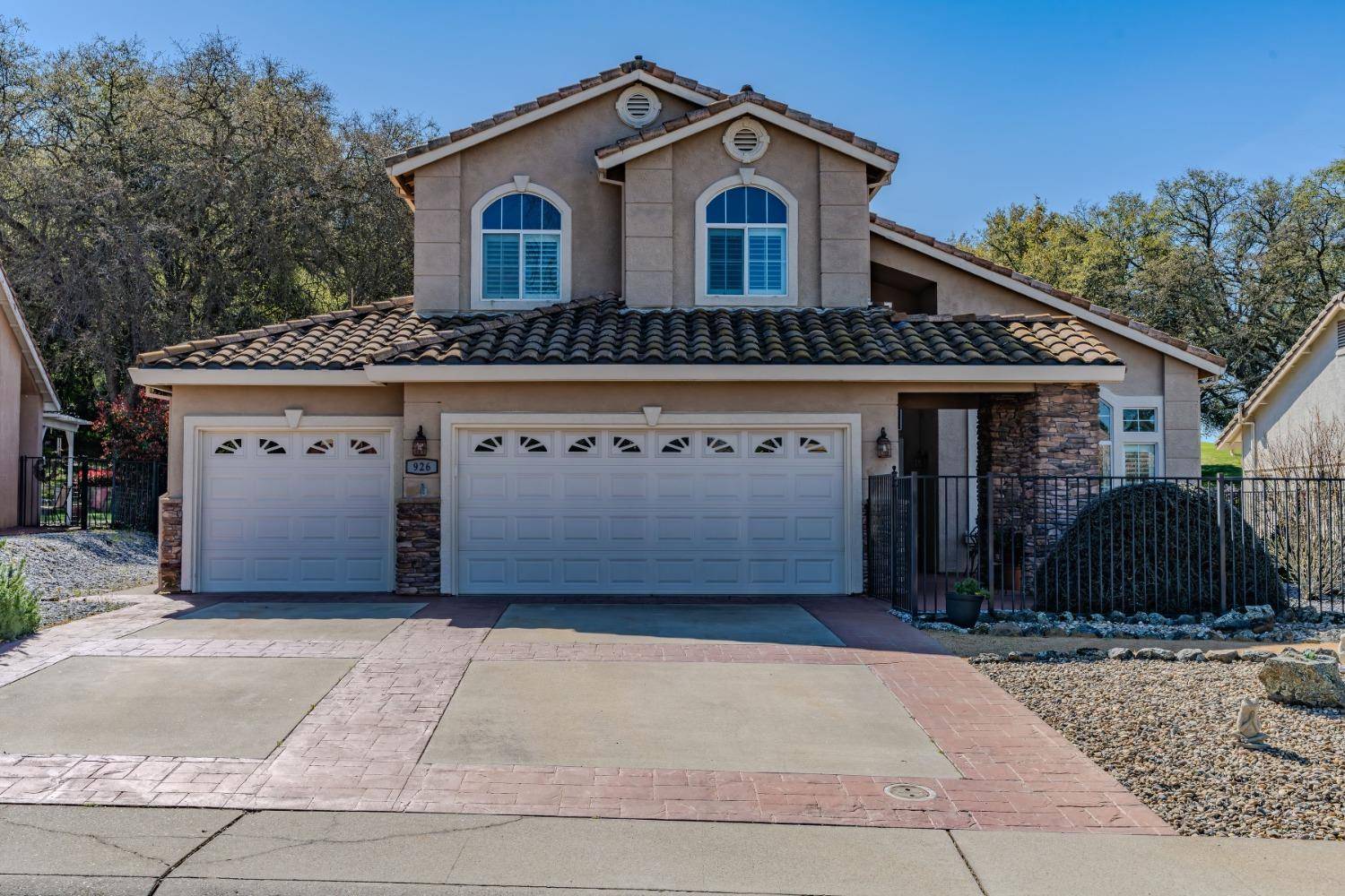 Ione, CA 95640,926 Oak View DR