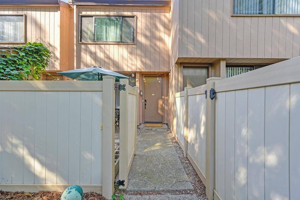 Sacramento, CA 95825,536 Woodside Oaks #7
