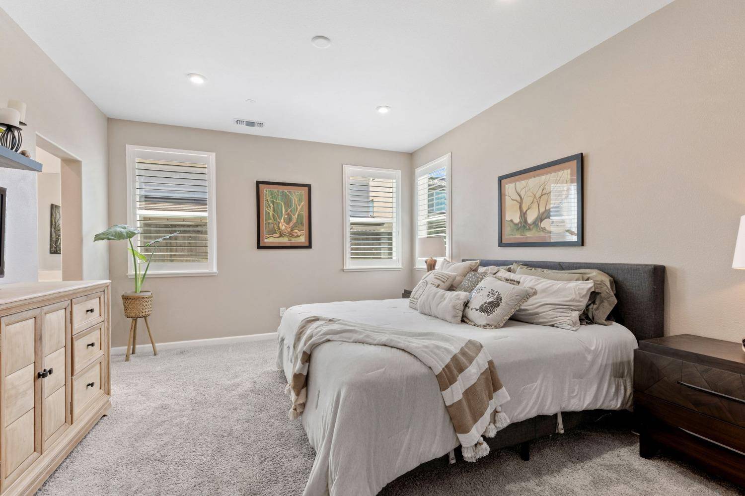 Roseville, CA 95747,1056 Luna DR