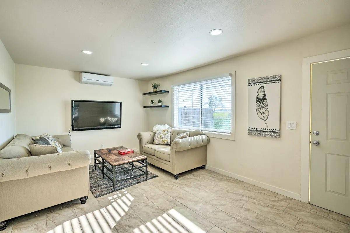 Olivehurst, CA 95961,987 Myrna Ave