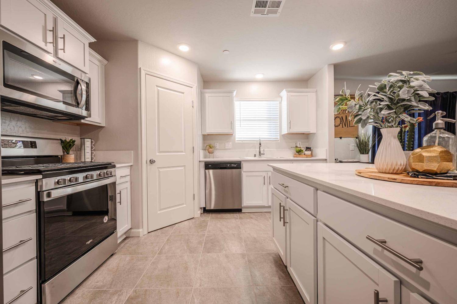 Merced, CA 95341,239 Bowyer CT #97 AR