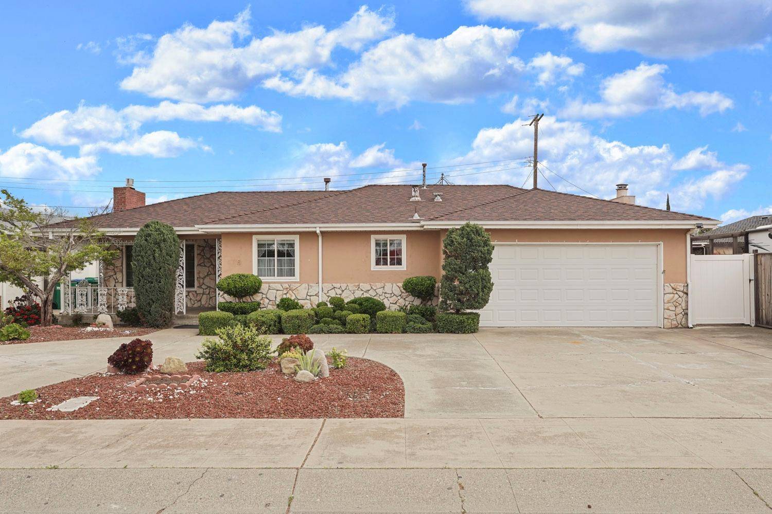 Lodi, CA 95242,8 N Pacific AVE