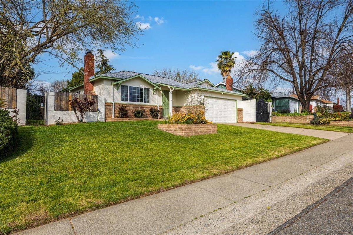 Carmichael, CA 95608,6523 Saint James DR