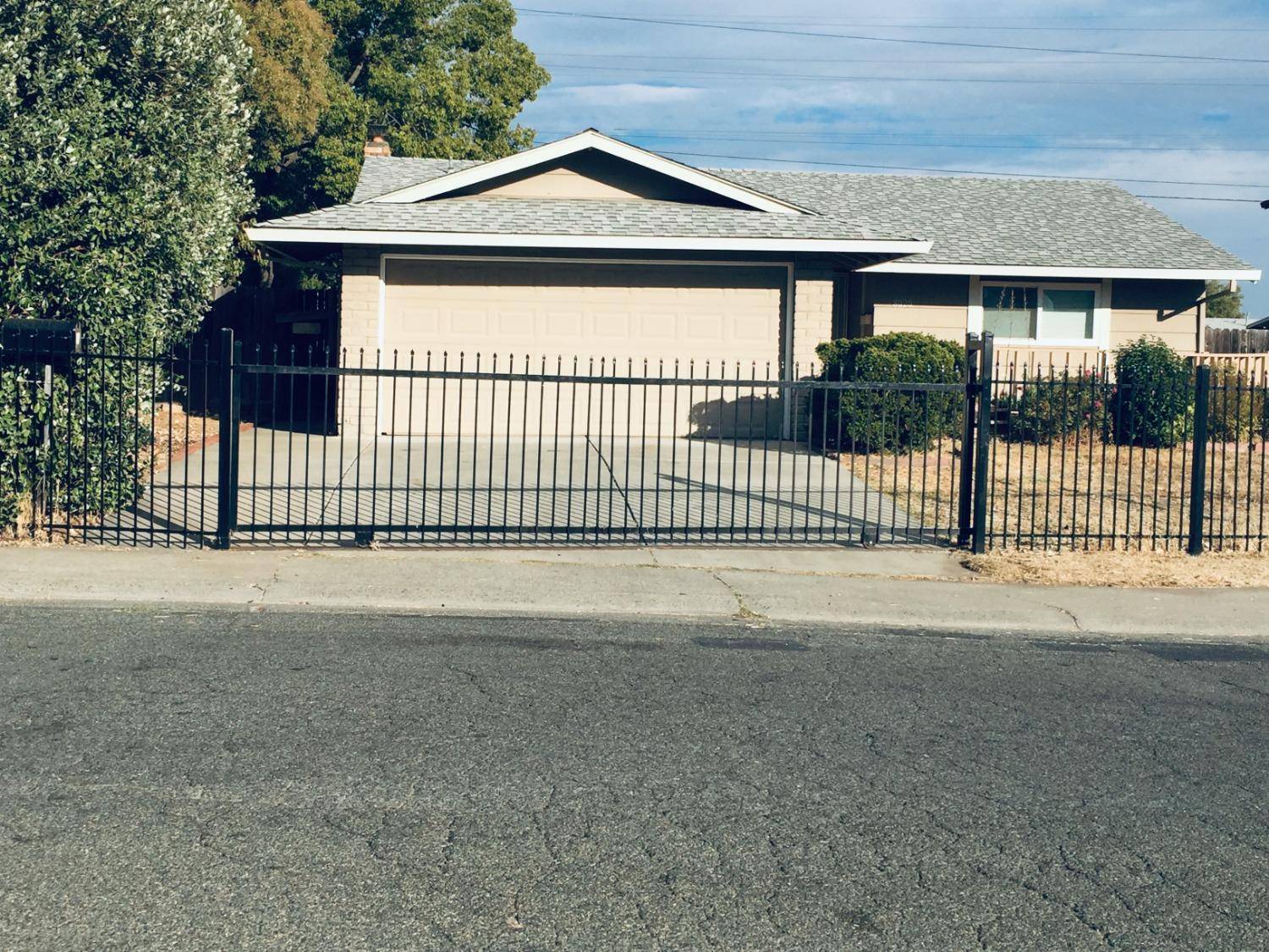 Sacramento, CA 95828,8020 Skander WAY