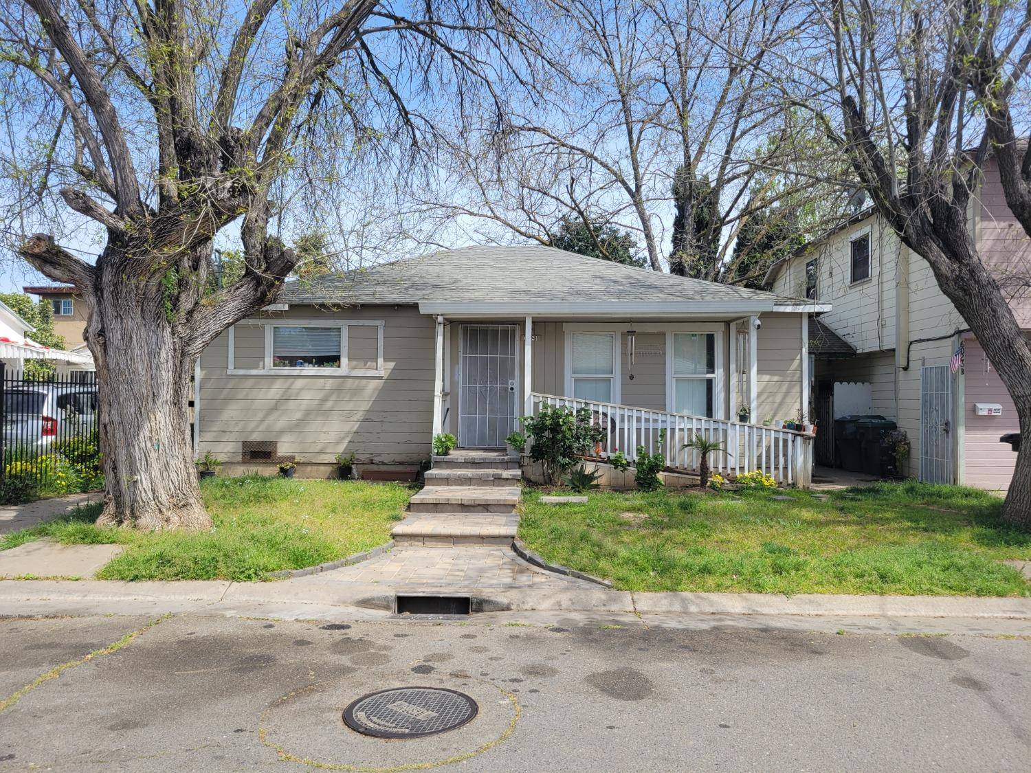 Sacramento, CA 95824,6021 Camellia LN