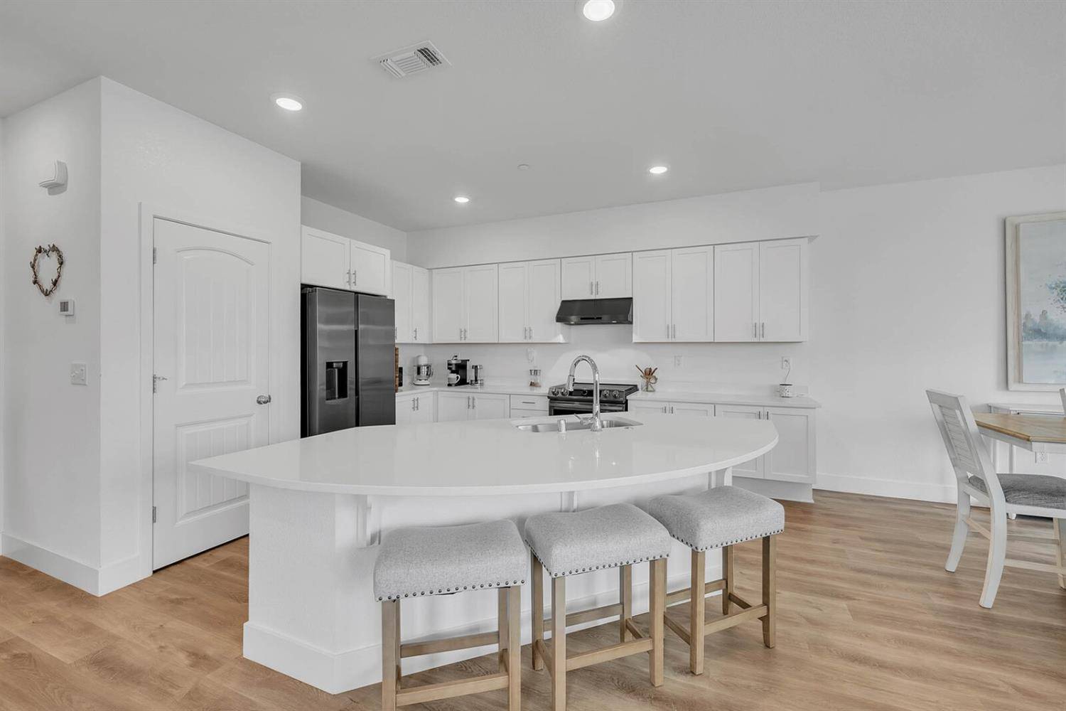 Sacramento, CA 95835,5301 E Commerce WAY #30102