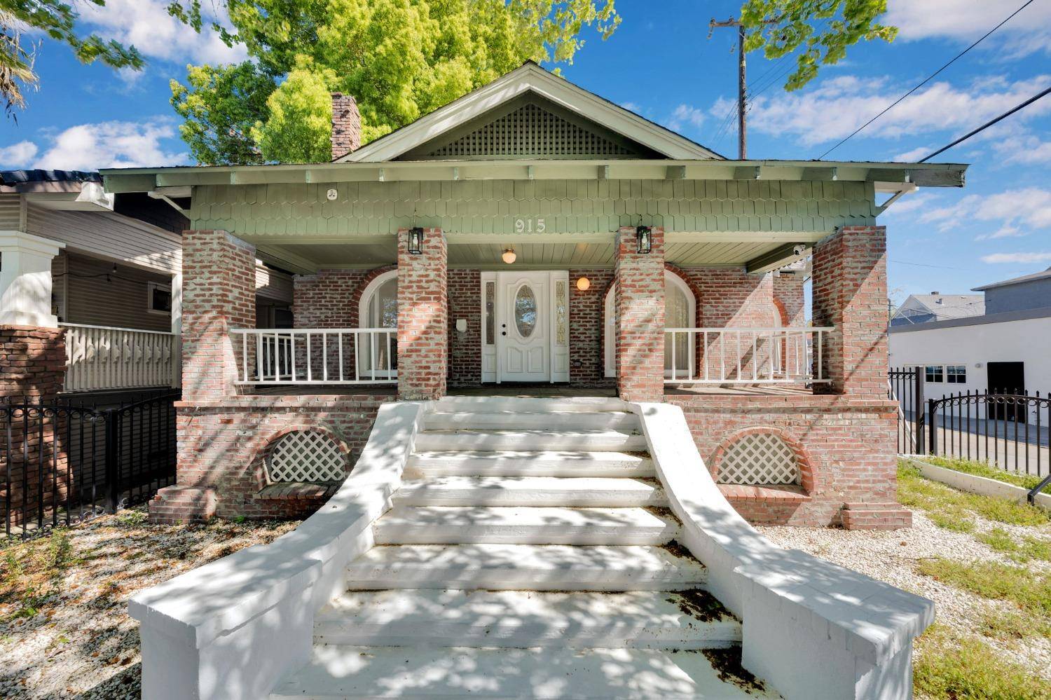 Sacramento, CA 95816,915 30th
