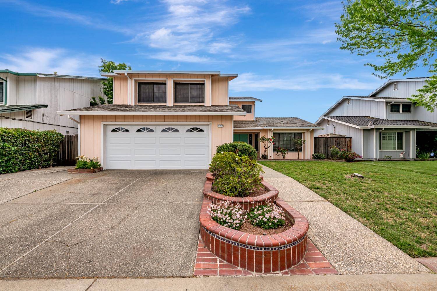 Sacramento, CA 95828,8863 Liscarney WAY