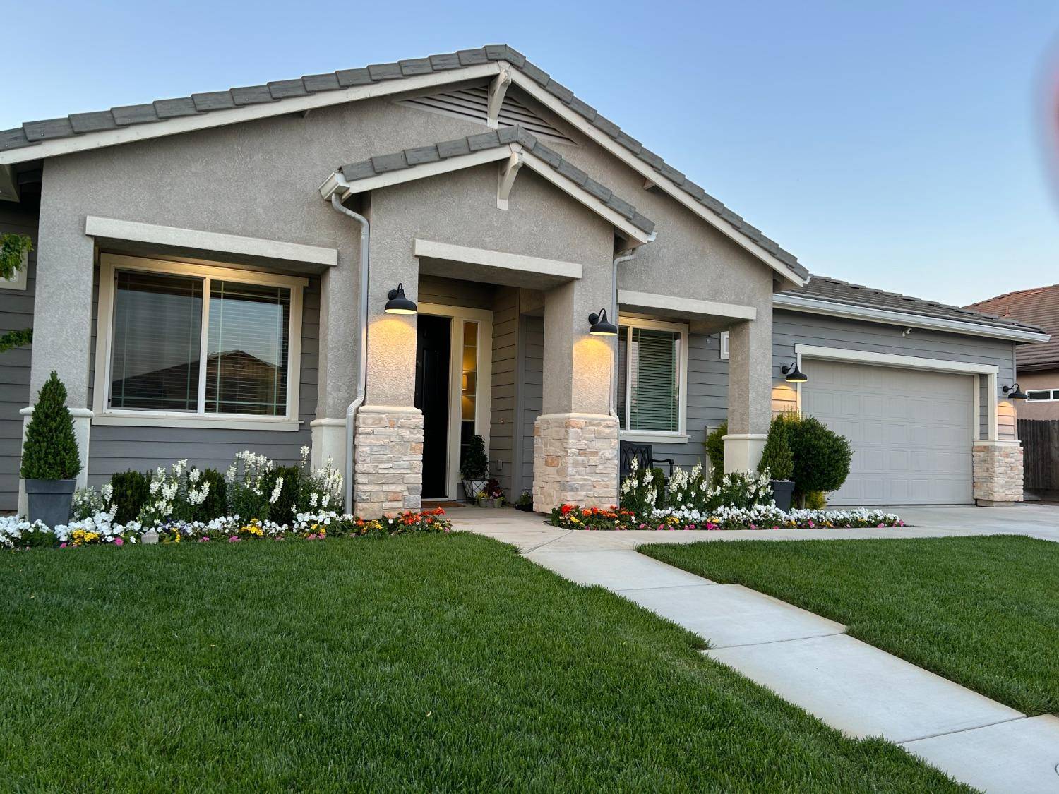 Ripon, CA 95366,297 Gemstone LN