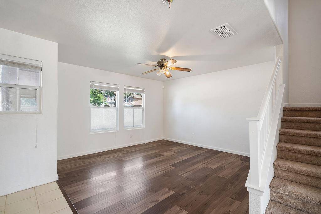 Sacramento, CA 95655,10977 Woolwich WAY