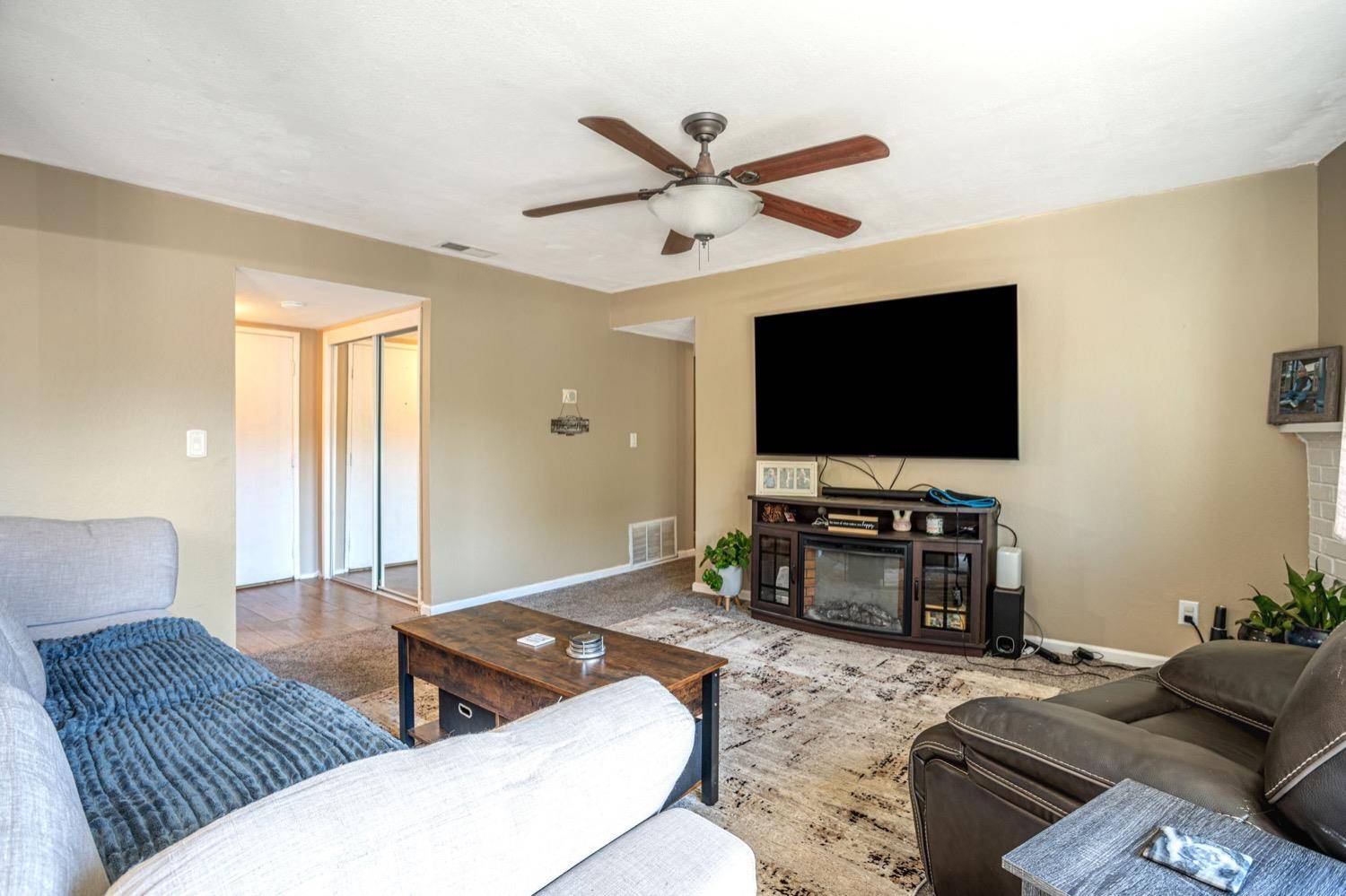 Sacramento, CA 95827,9443 Fort Worth WAY