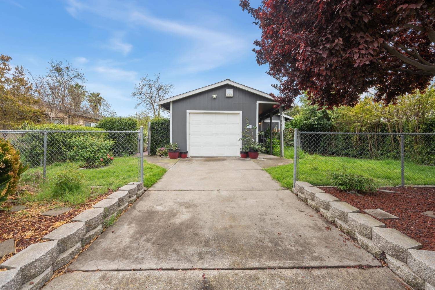 Sacramento, CA 95838,608 Harris AVE