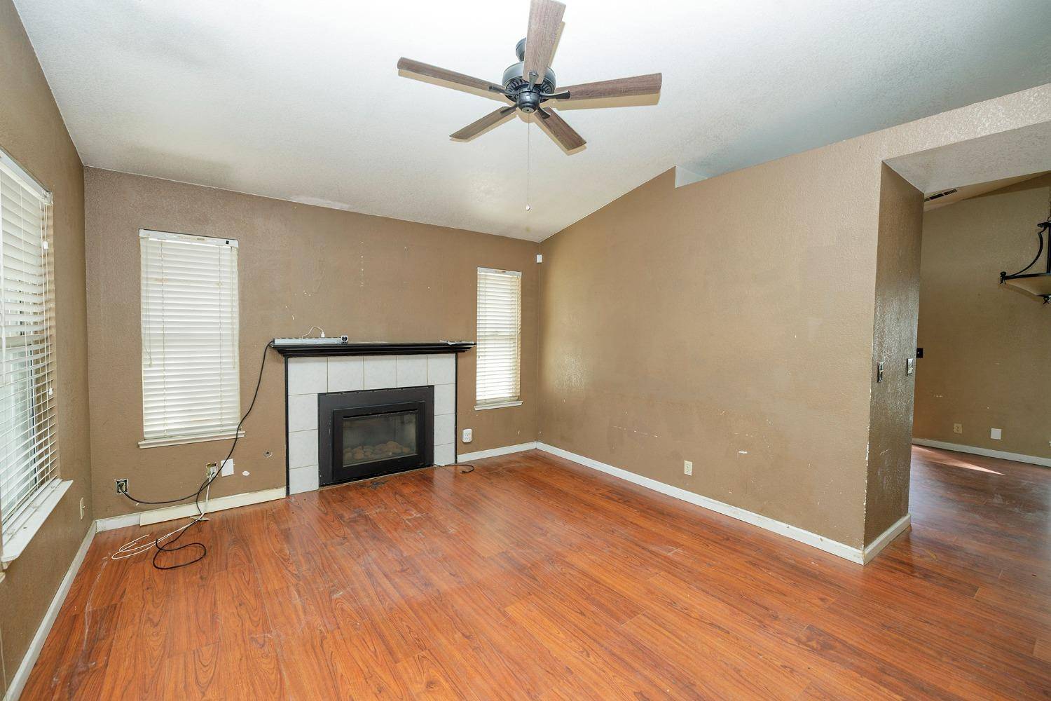 Turlock, CA 95380,1946 Noble LN