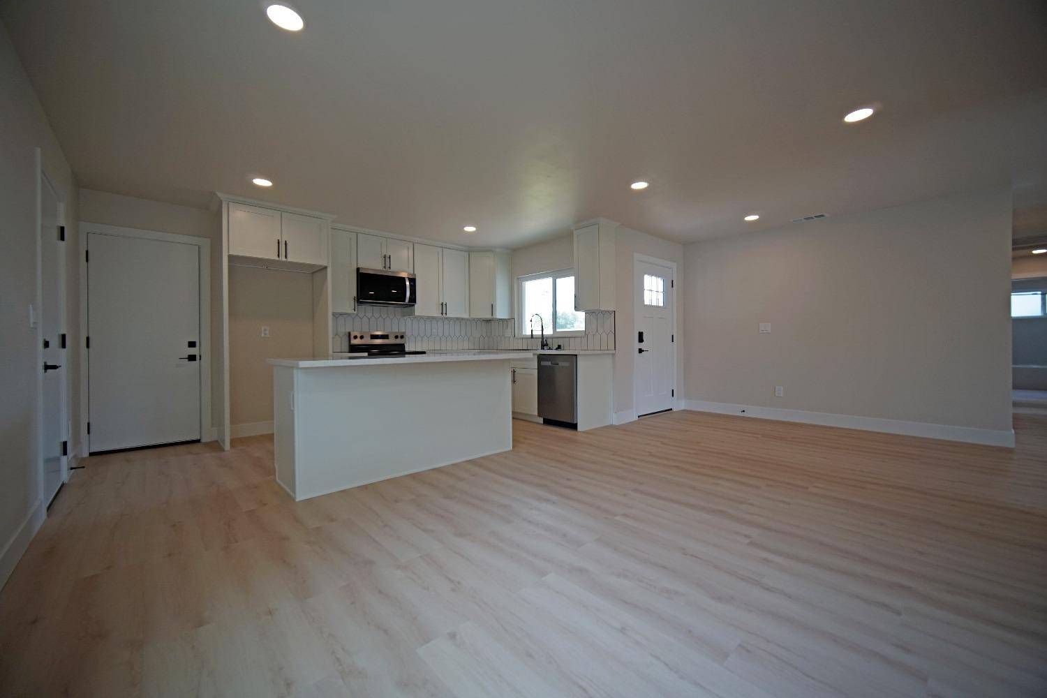 Sacramento, CA 95826,3565 Imperial WAY