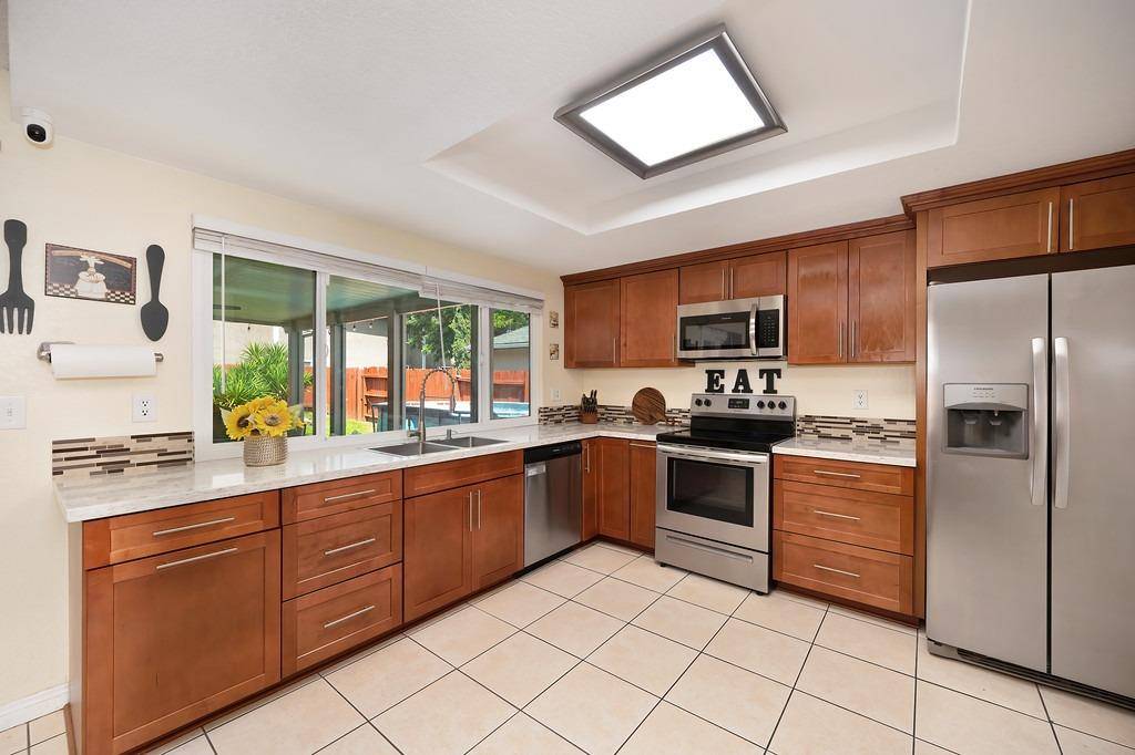 Sacramento, CA 95828,8555 Sun Florin DR