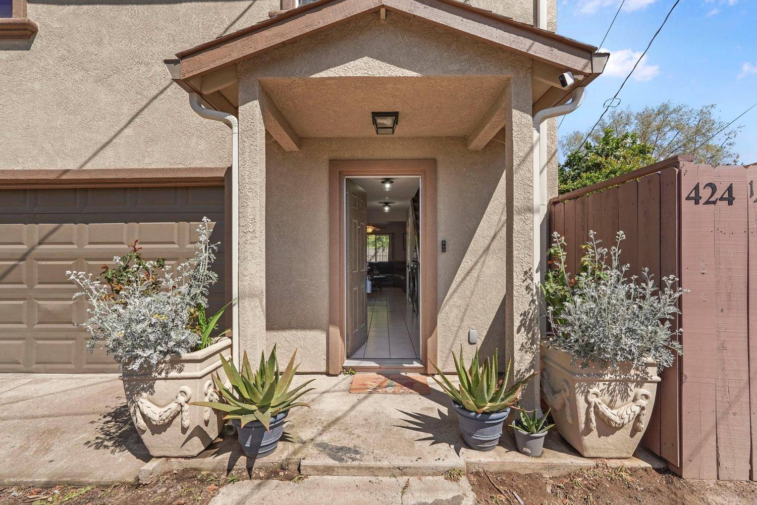 Lodi, CA 95240,1/2 E Oak ST
