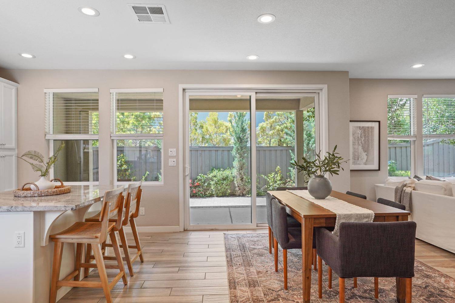 Sacramento, CA 95816,3205 Forney