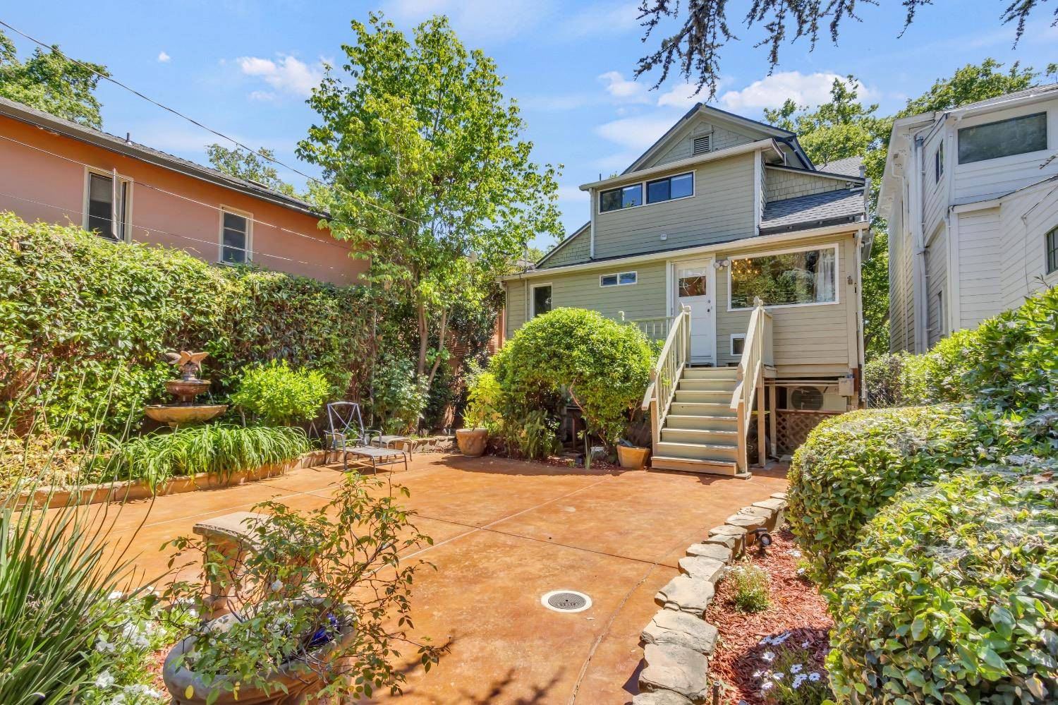 Sacramento, CA 95816,2321 H ST